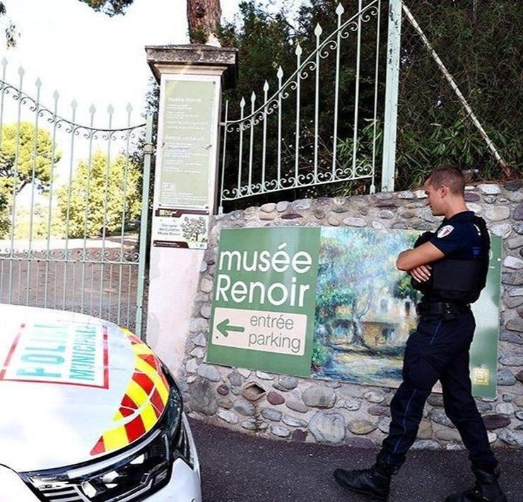 France Hit by Another Art Heist as Thieves Steal Renoir Paintings Worth €9 Million
